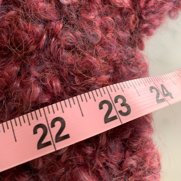 Hand knit merlot wool sweater with contrast details & beautiful buttons - Picture 10 of 11